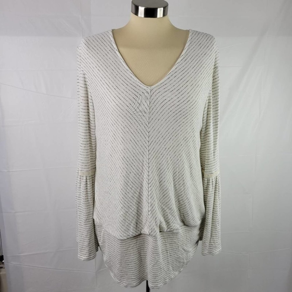 Knox Rose Cream V-Neck Top - Picture 6 of 11